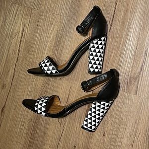 Pratrizia Black and white 4 inch sandals